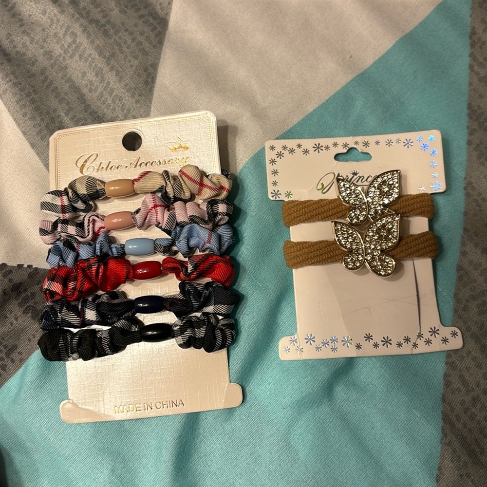 Set of hair ties